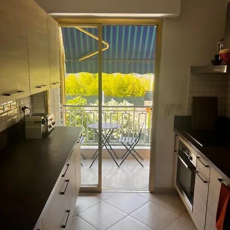 Bel Familial Traversant Apartamento Antibes